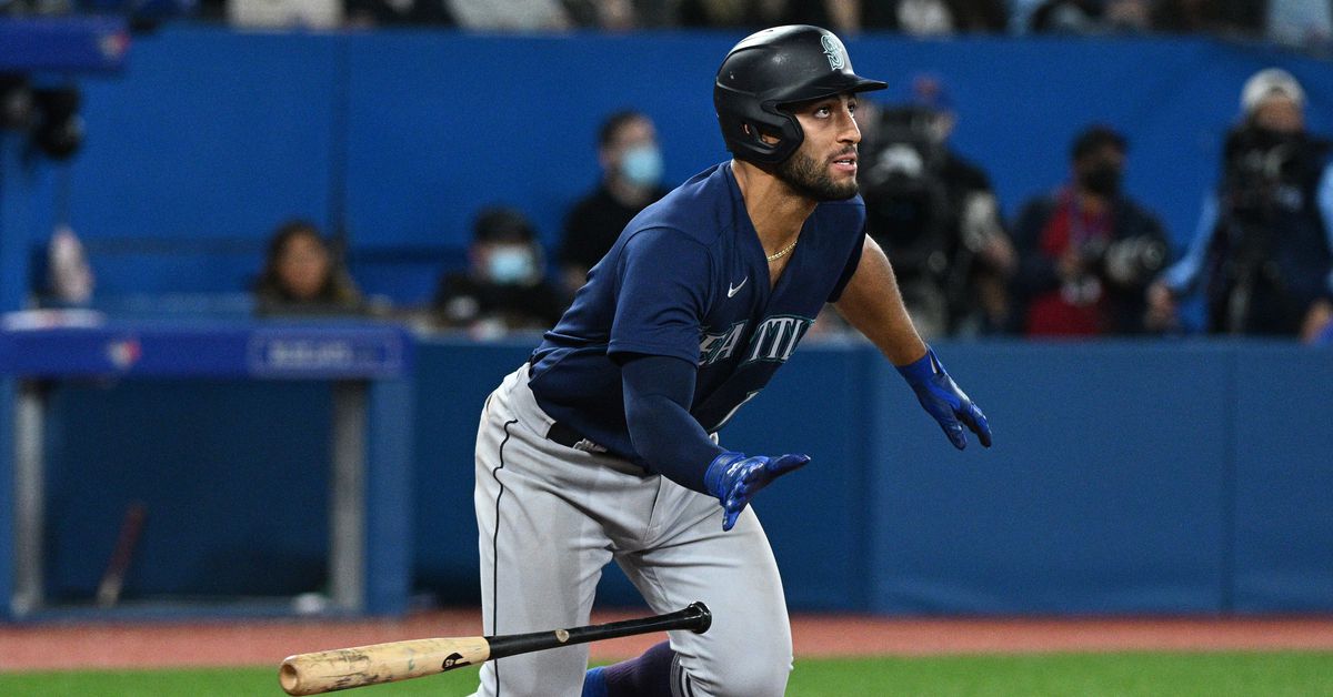 Mariners draw water in last game against Blue Jays, win 5-1

