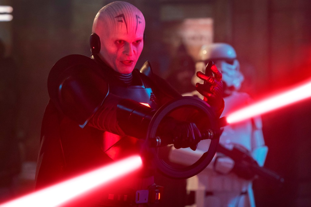 Obi-Wan is being pursued by the Inquisitors, led by the Grand Inquisitor (Rupert Friend).