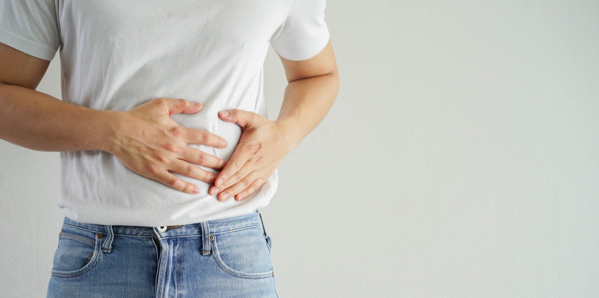 Main holding stomach, feeling of aortic pulse