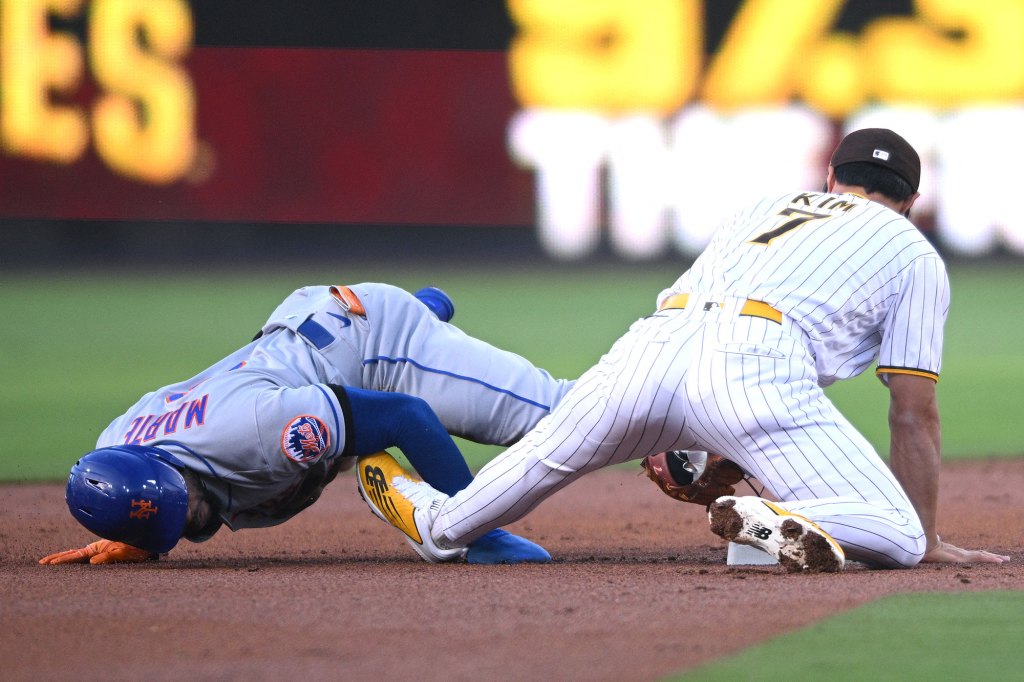 Mets right fielder Starling Marte (6) is tagged by San Diego Padres shortstop Ha-Seong Kim (7) trying to steal second base 