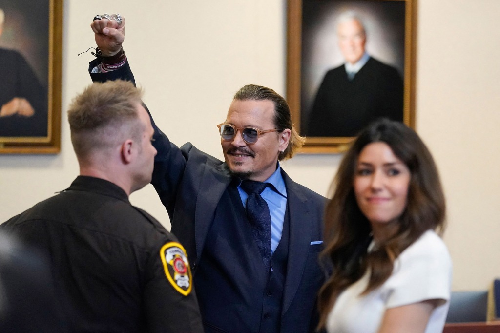 Johnny Depp gestures to viewers in court after finishing arguments at the Fairfax County Circuit Courthouse on May 27, 2022 in Fairfax, Virginia.