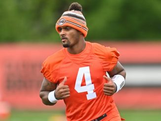 Cleveland Browns quarterback Deshaun Watson directs a play during minicamp at the CrossCountry Mortgage Campus.