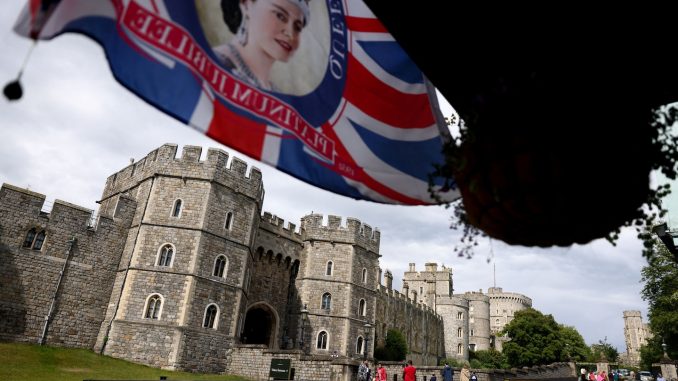 Platinum Jubilee: One last party for Queen Elizabeth II and the party Brits need


