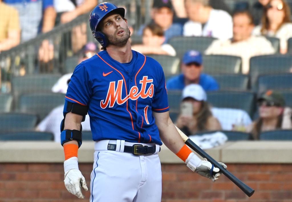 Jeff McNeil reacts in dejected after a check swing was called a strike during the eighth inning of the Mets' loss.