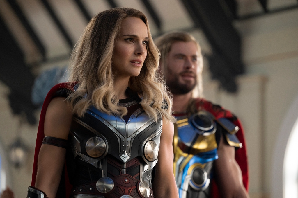 dr  Jane Foster (Natalie Portman) and Thor (Chris Hemsworth) get back together. 