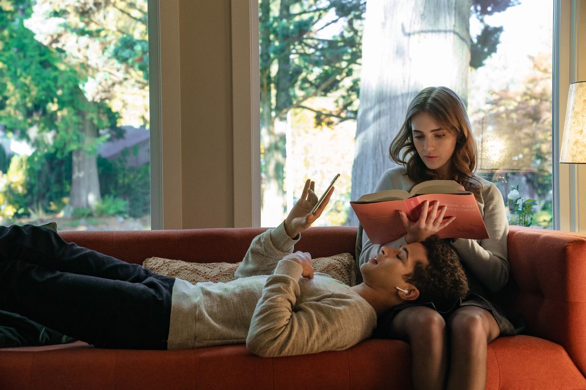 Jordan Fisher as Aiden and Talia Ryder as Clare in Hello Goodbye and Everything In Between.