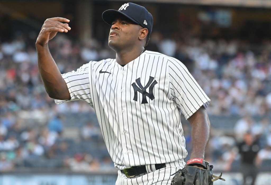 Luis Severino, who threw the ball into the crowd after the second inning, was forced out of the game while he was warming up with a right shoulder strain in the third inning.