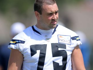 Twitter Responds to Chicago Bears Signing OL Michael Schofield