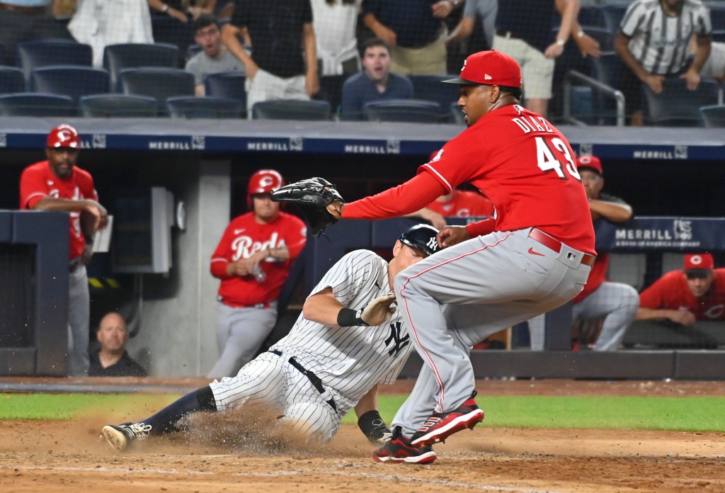 DJ Lemahieu scores the deciding run on a wild field in the 10th inning of the Yankees' 7-6 win over the Reds.