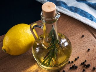 The combination of olive oil and lemon juice can have exponential health benefits, according to science